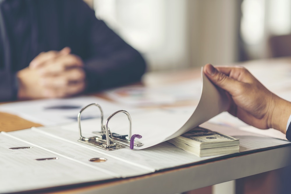 La loi Brugnot et la protection des whistleblowers dans le secteur minier