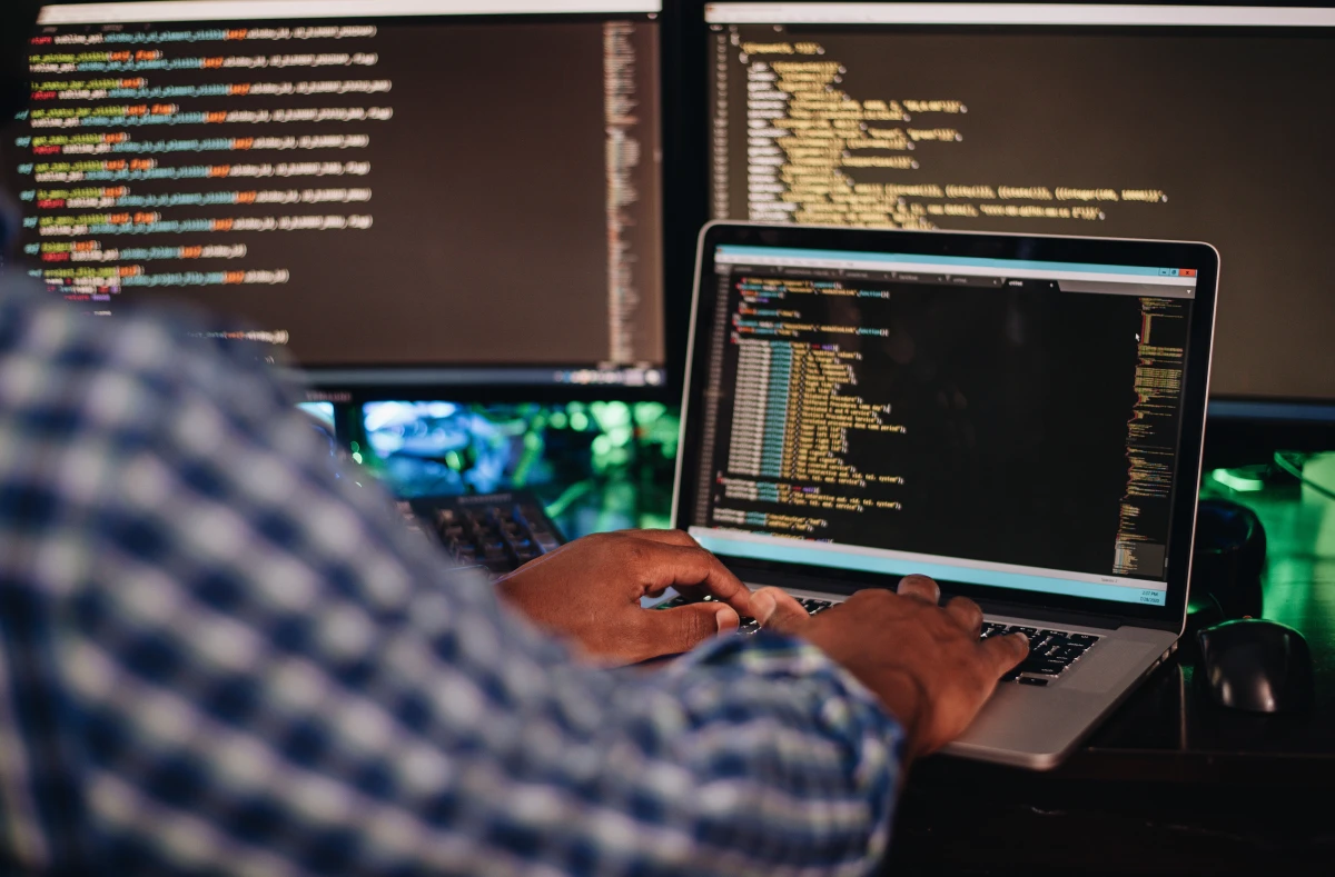 La responsabilité des éditeurs de logiciels : entre innovation et protection des utilisateurs